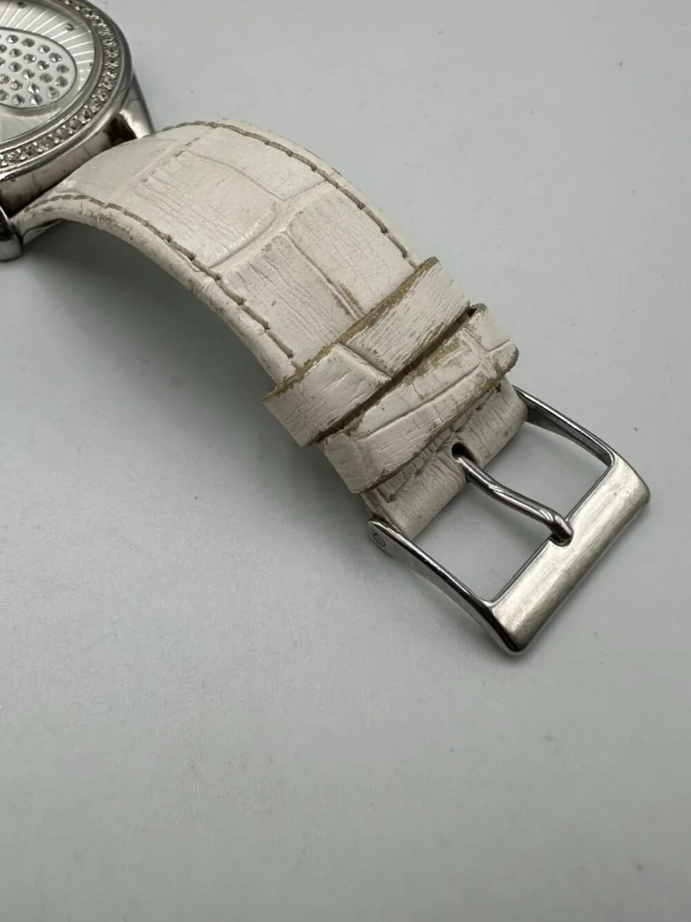 Guess Watch Women Silver Tone Heart Dial White Leather Band New Battery 9.5 Inch